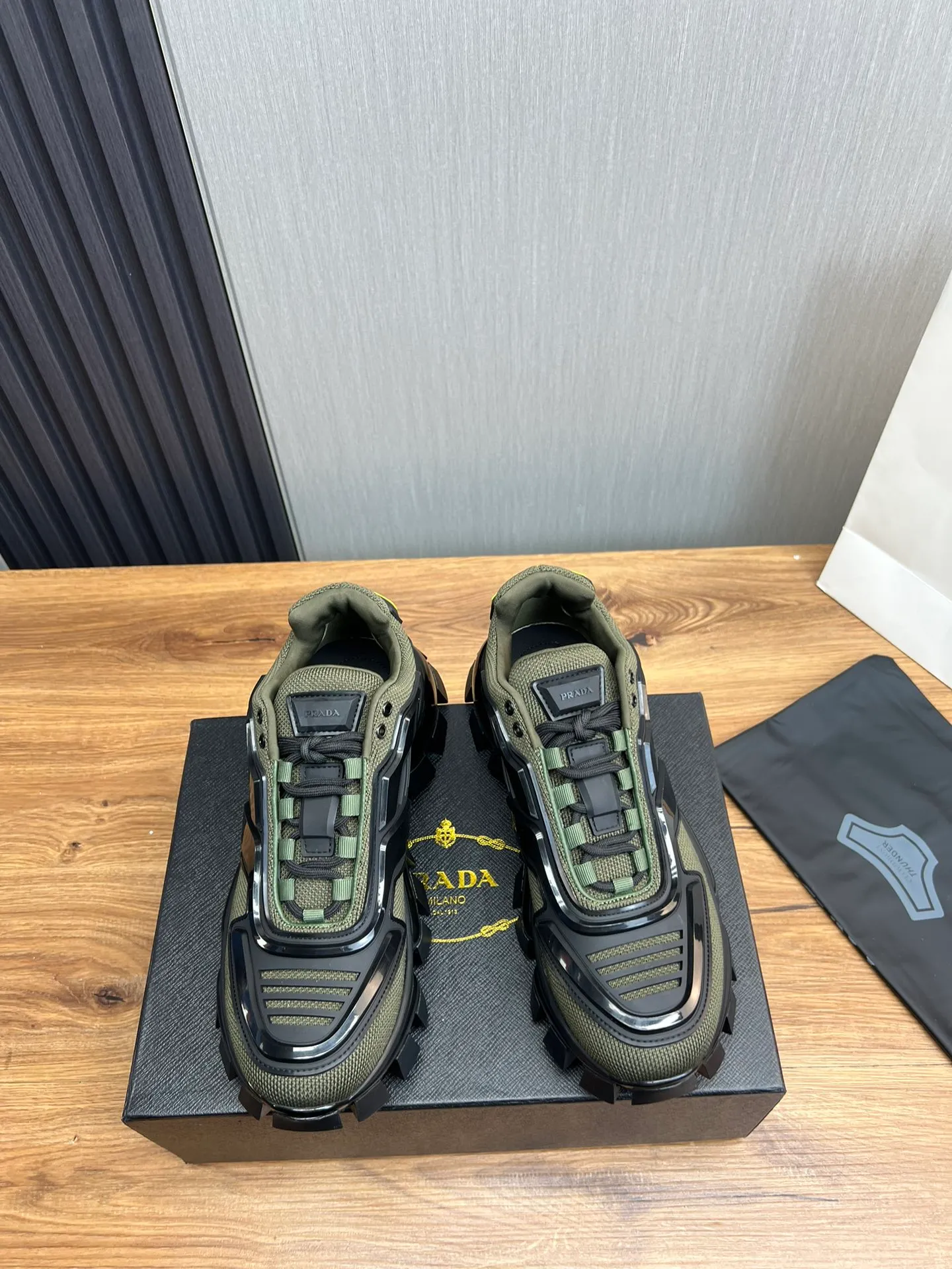 Men's shoes 💰620💰 [PRADA] Popular thick-soled shoes for couples 👩‍❤️‍👨 Available all year round ✔️Official website synchronization Original fly-knit film fabric + cowhide lining, 1⃣️ to 1⃣️ replica, original sole, 36-45 (45 made to order, non-refundable)